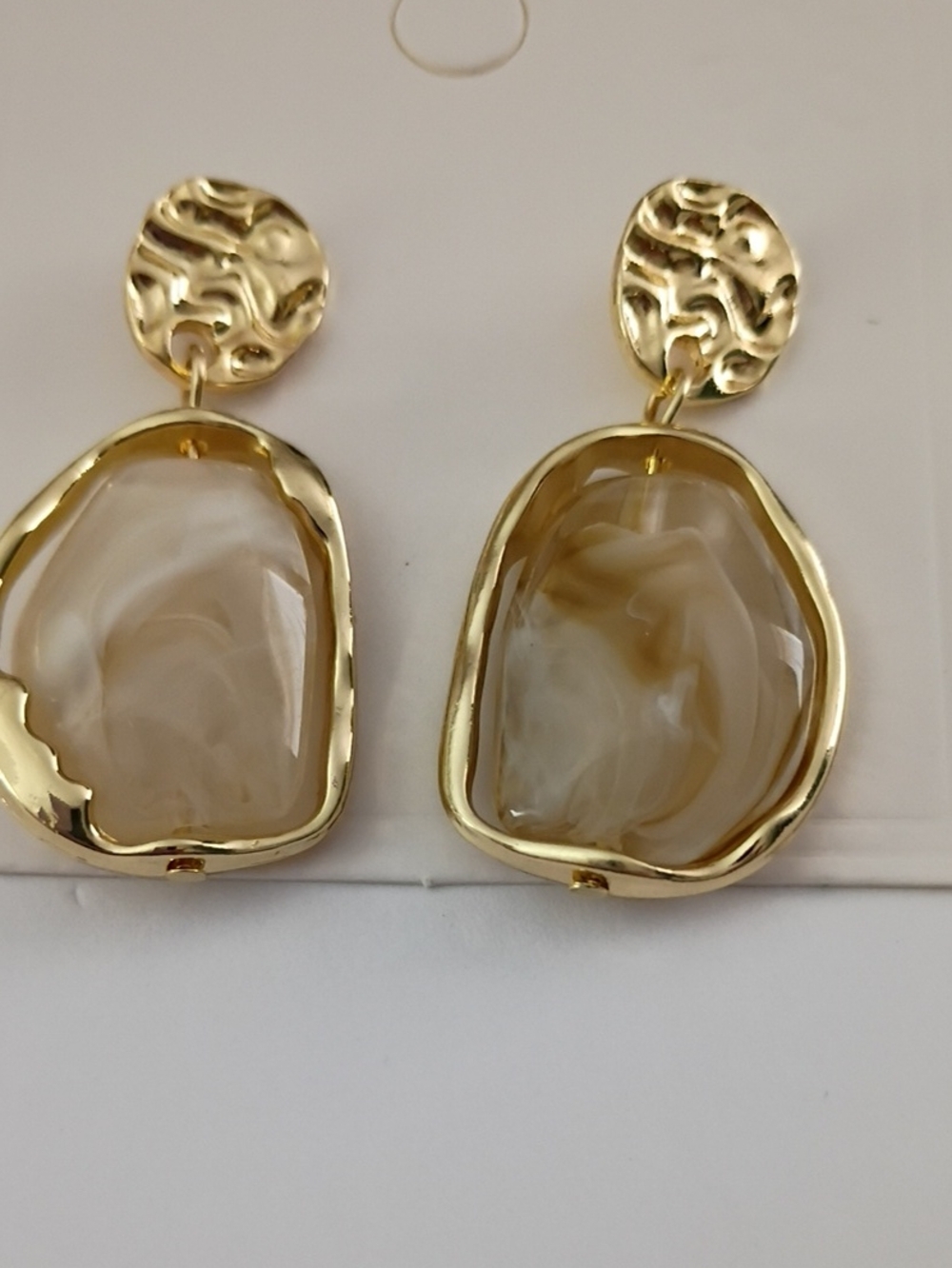 Gold-Tone Beige Swirl Drop Earrings – Chic Marble Accent